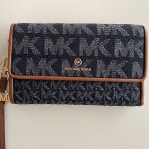 Brand New Michael Kors Large Wristlet